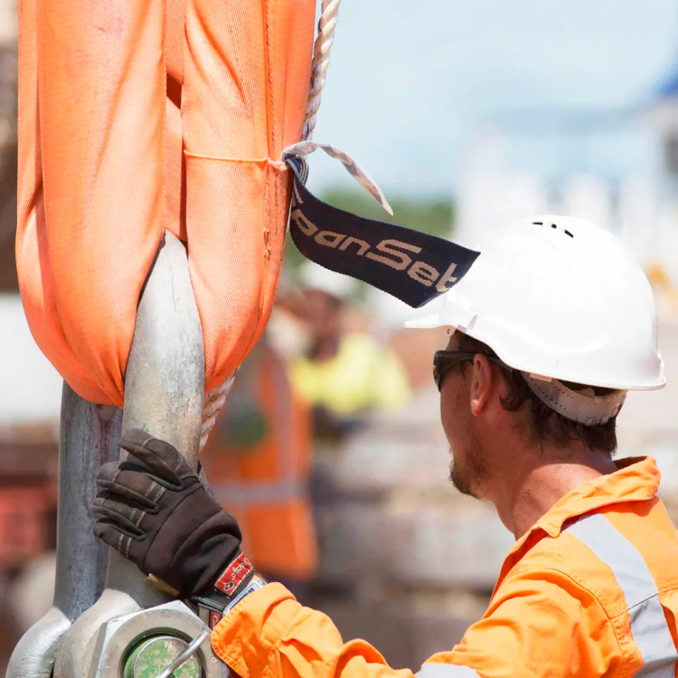 Man holding SpanSet Round Sling