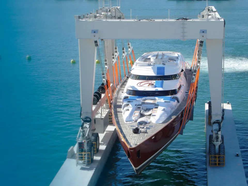 Lifting equipment for boating and boat hoists