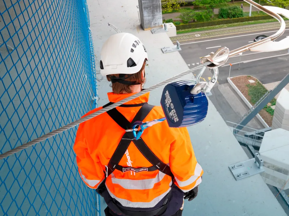 How to choose the right Self-Retracting Lifeline