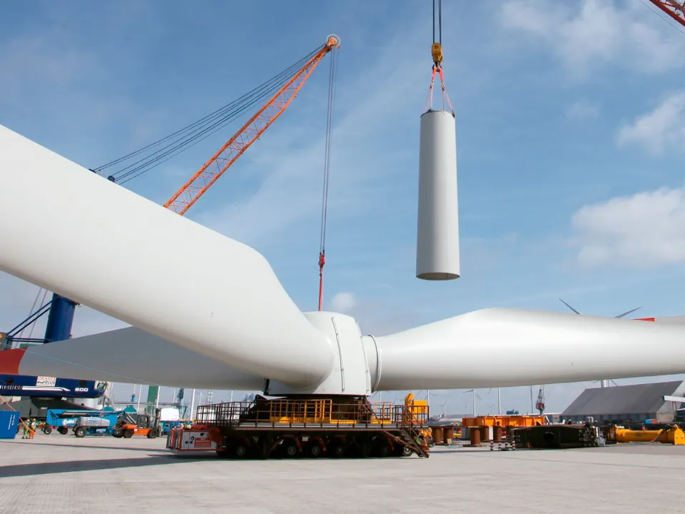 Axzion - Specialist for intelligent load handling equipment