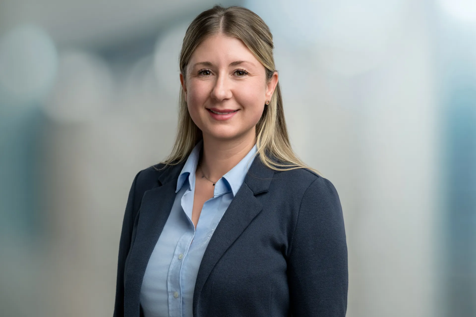 Frau Melanie Eschweiler