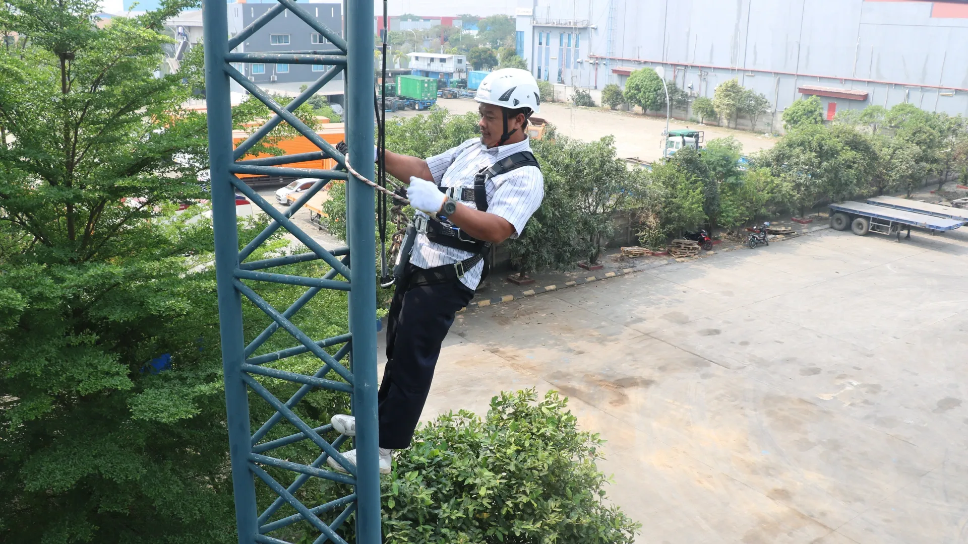 tips bekerja aman di ketinggian