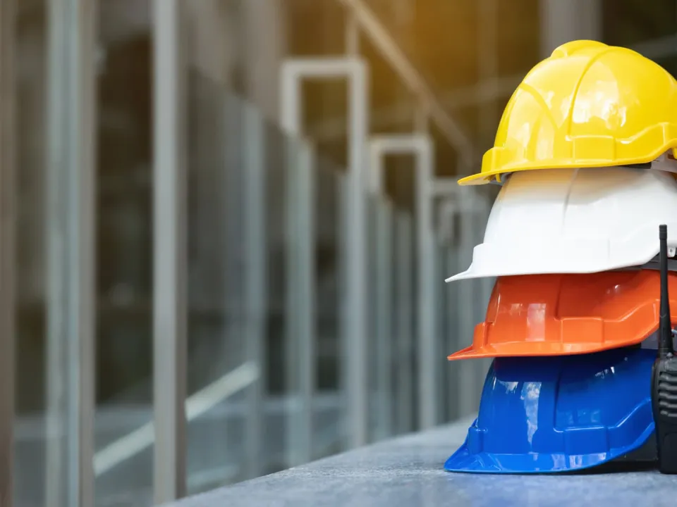 6 Colors of Safety Helmets in Construction: Meaning & Functions