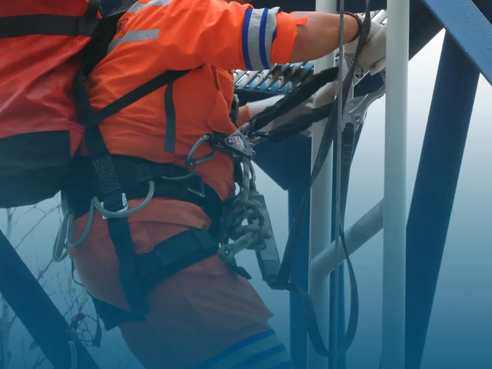 How Retracting Lanyards Work: Follow These Steps!