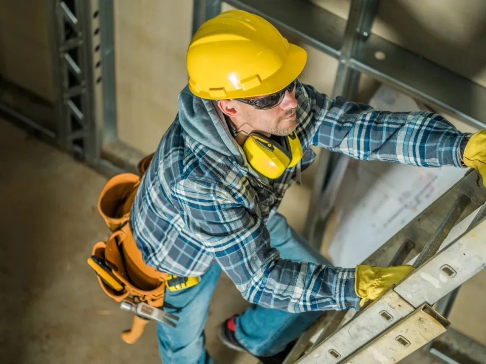 Safe Tips for Using Safety Ladders at Heights