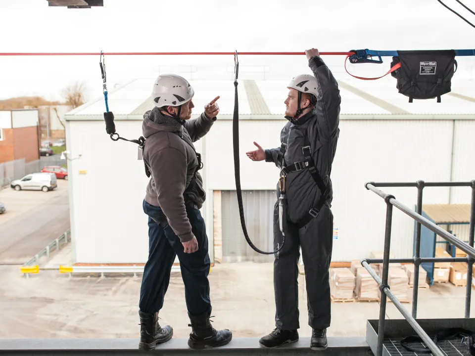 Veilig werken op hoogte – tips, wetgeving en valbeveiliging | SpanSet