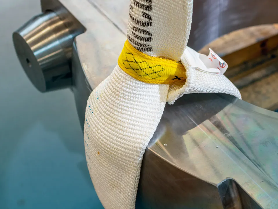 High-tech cut protection for textile lifting sling protection for easy positioning on the sharp edge